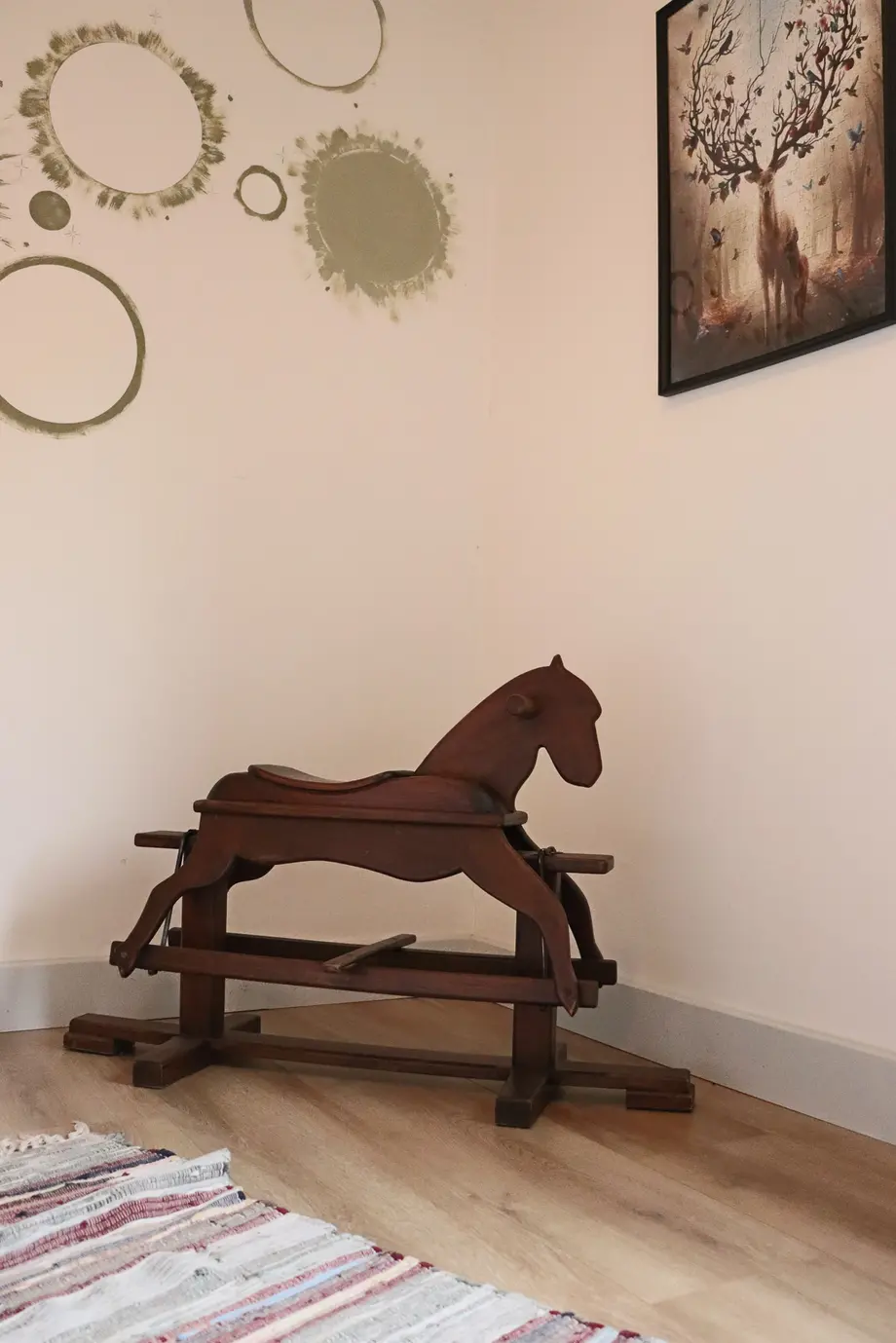 Schommelpaardje voor de kleinsten